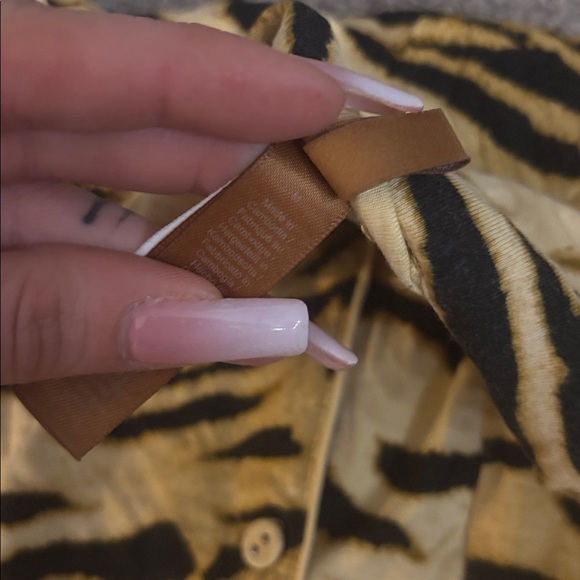 SKIMS PJ SET (SOLD OUT ONLINE) - Picture 6 of 10